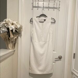 Elegant White Sleeveless Dress